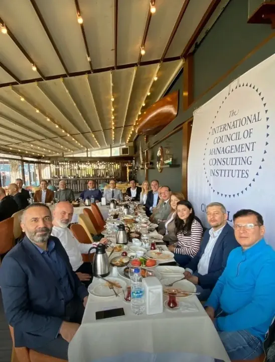 ICMCI toplantısında yönetim danışmanlarıyla birlikte