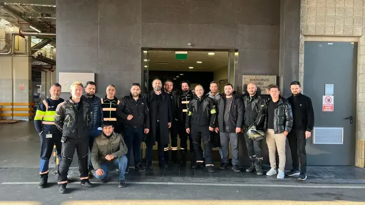 Saha ekibiyle kurumsal eğitim sonrası grup fotoğrafı